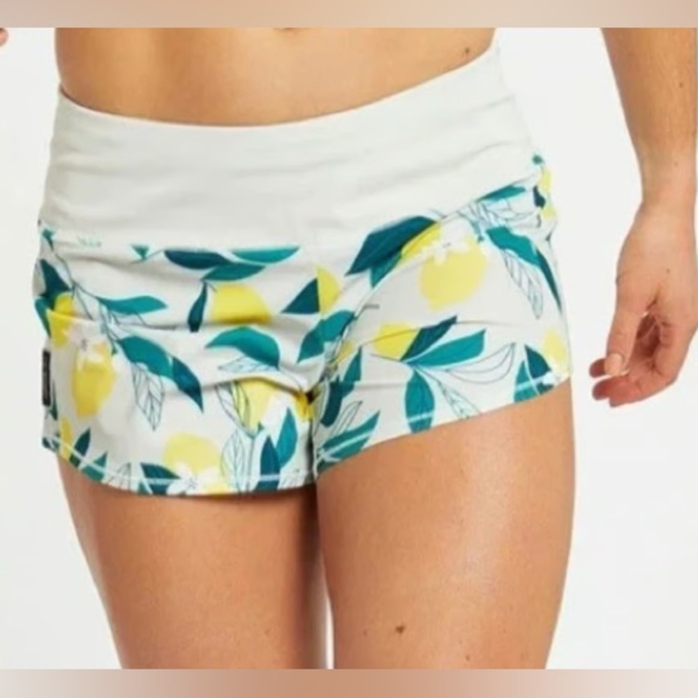 Oiselle Mac Toolbelt Roga Shorts in Lemon and 1.5” inseam - Size: 2